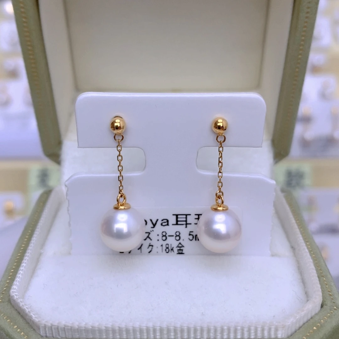 18K金镶嵌海水珍珠耳饰