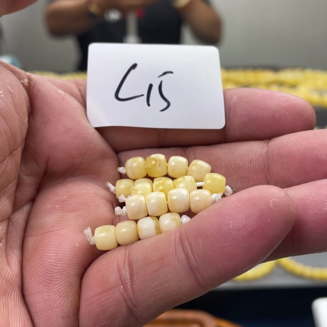 未镶嵌琥珀手链多样性发，发其中一件