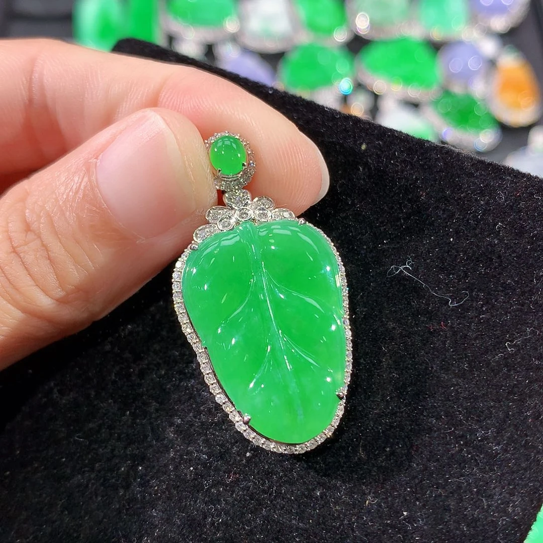 翡翠18K金镶嵌颈饰