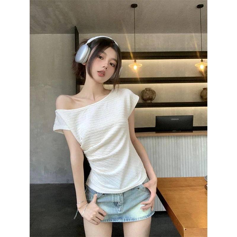 肌理感褶皱斜肩短袖T恤女夏季新款设计感修身甜辣妹chic露肩上衣