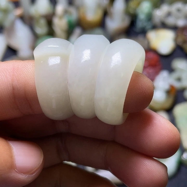 鱼***蜜和田玉（糖玉）未镶嵌颈饰