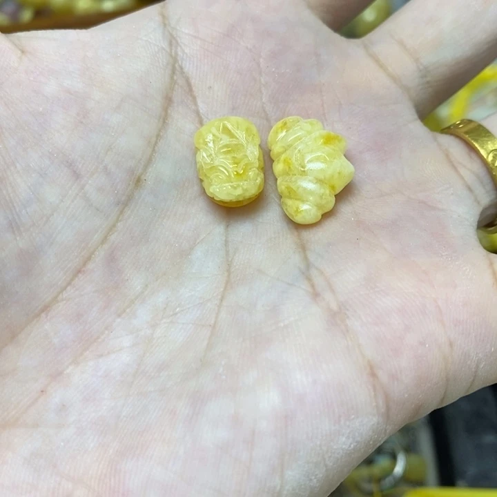 未镶嵌蜜蜡裸石吊坠