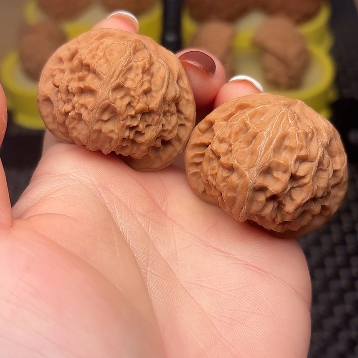 文玩核桃吊坠42红皮宫灯狮子头