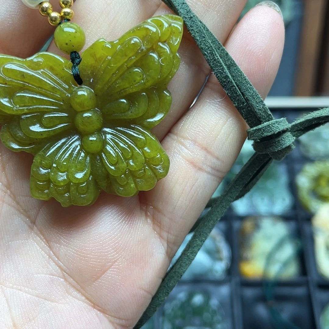 未镶嵌蛇纹石玉颈饰