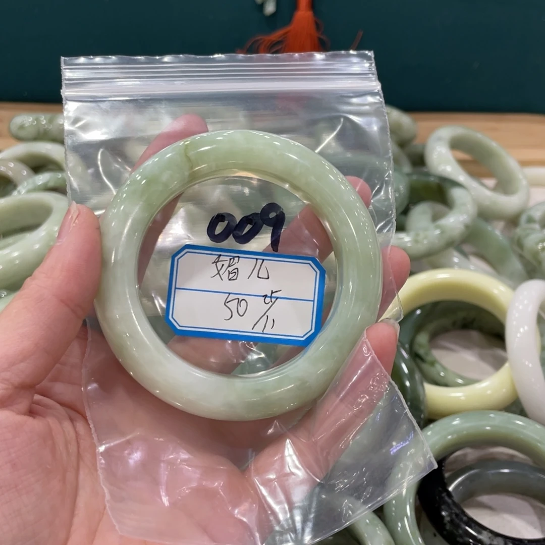 媚***儿蛇纹石玉未镶嵌手镯