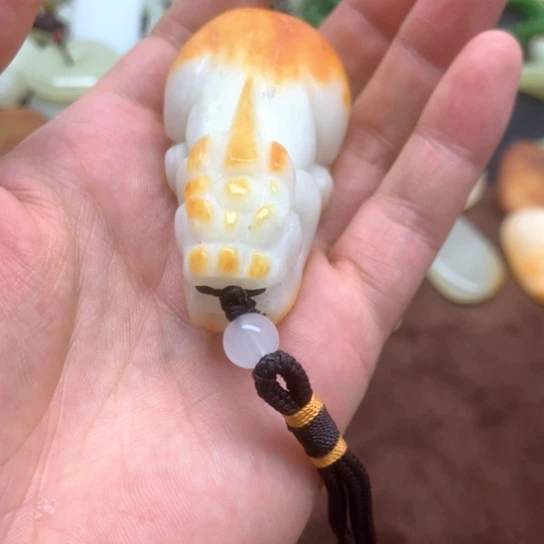 和田玉未镶嵌把件