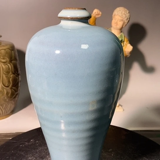 瓶醉*钧窑天蓝釉梅瓶。