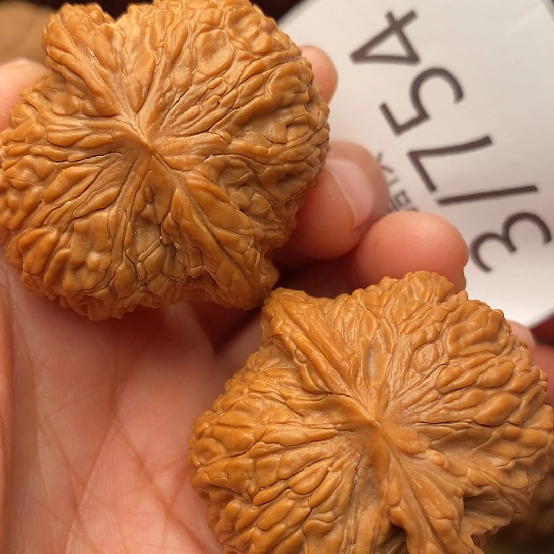 文玩核桃把件42绣球