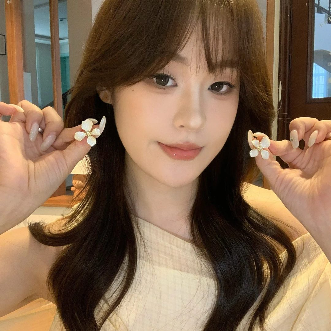 合金耳饰 新款小众设计感高级花朵耳钉女独特不规则精致耳饰耳环