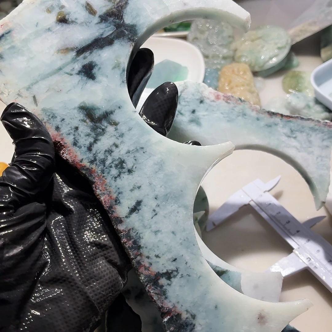 翡翠足铂镶嵌颈饰边角料