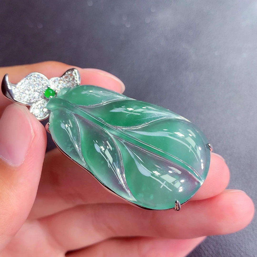 翡翠未镶嵌颈饰挂件