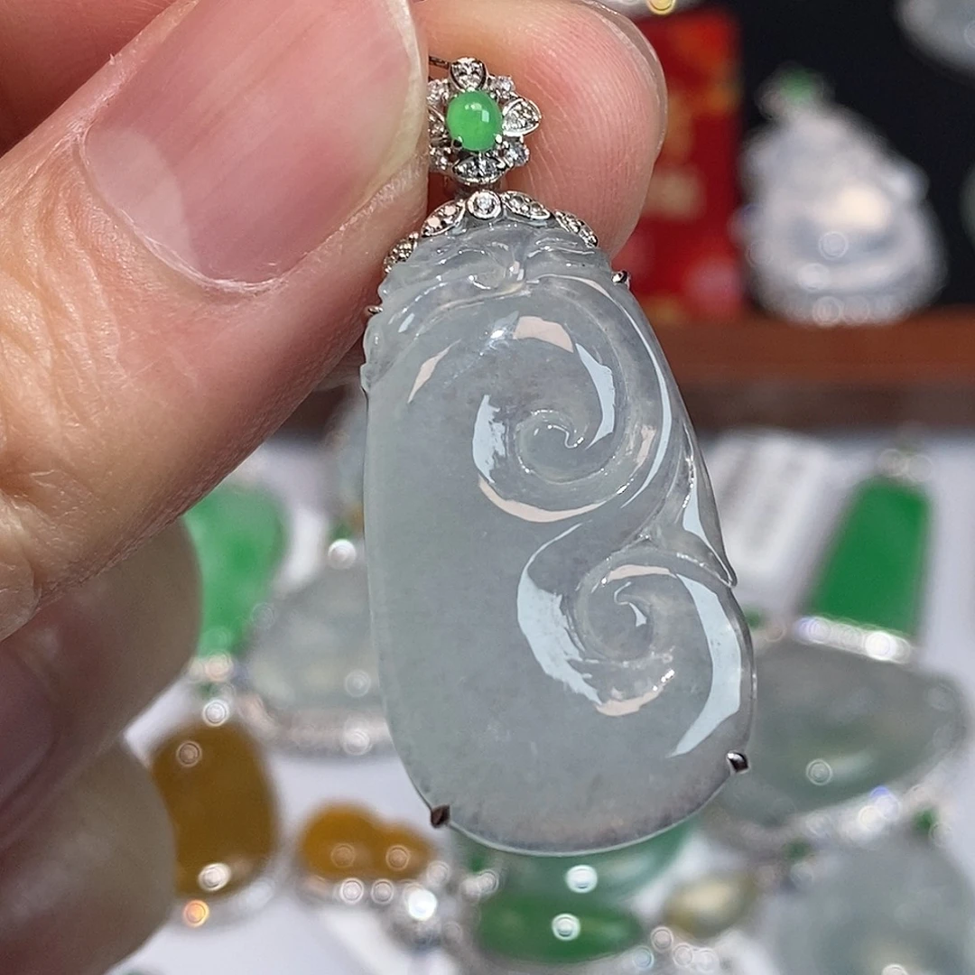 翡翠颈饰18K金镶嵌如意