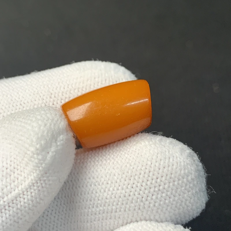 Q1317保真原矿俄料尺寸11.7*18.6mm蜜蜡单颗马蹄斜切顶珠微瑕放漏