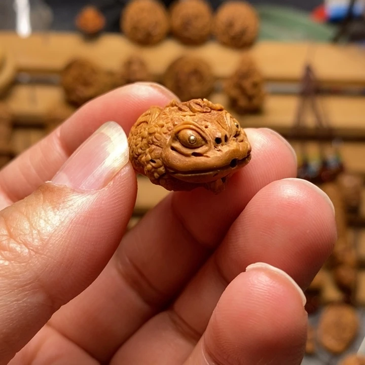 桃核手工雕刻金蟾单颗