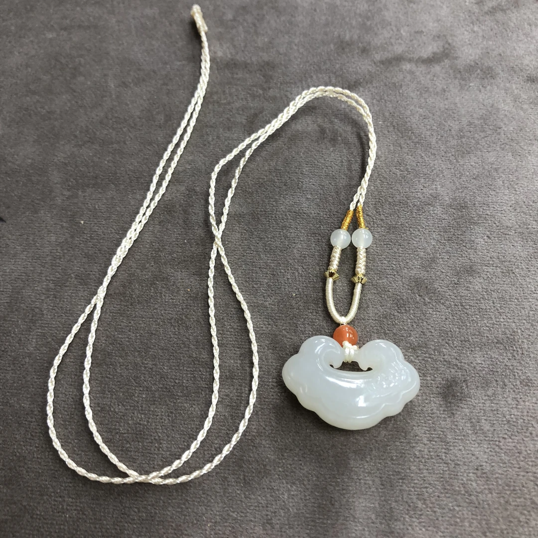 和田玉白色如意锁吊坠规格30*11mm199