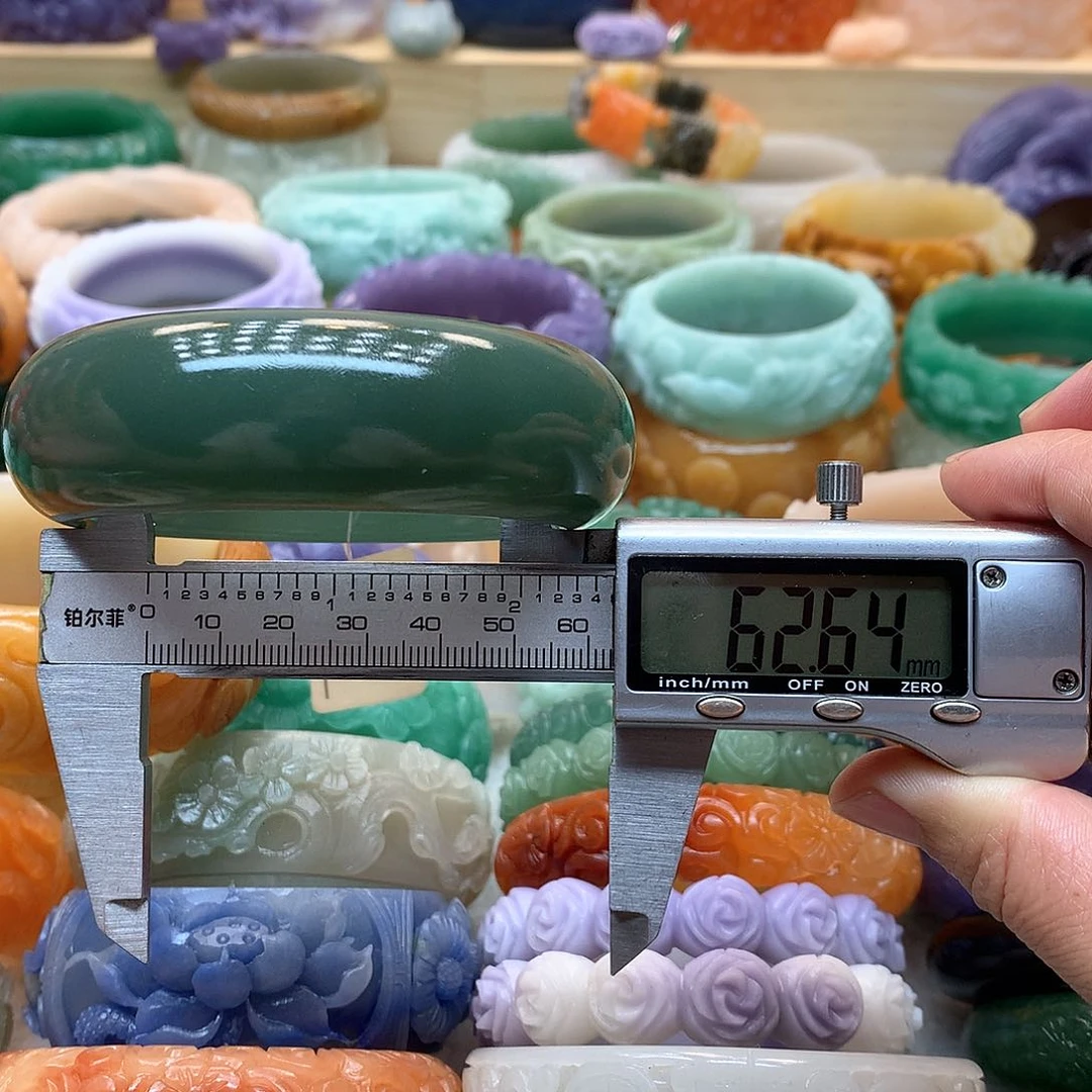 未镶嵌手镯石英质玉