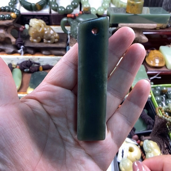 未镶嵌透闪石质玉把件