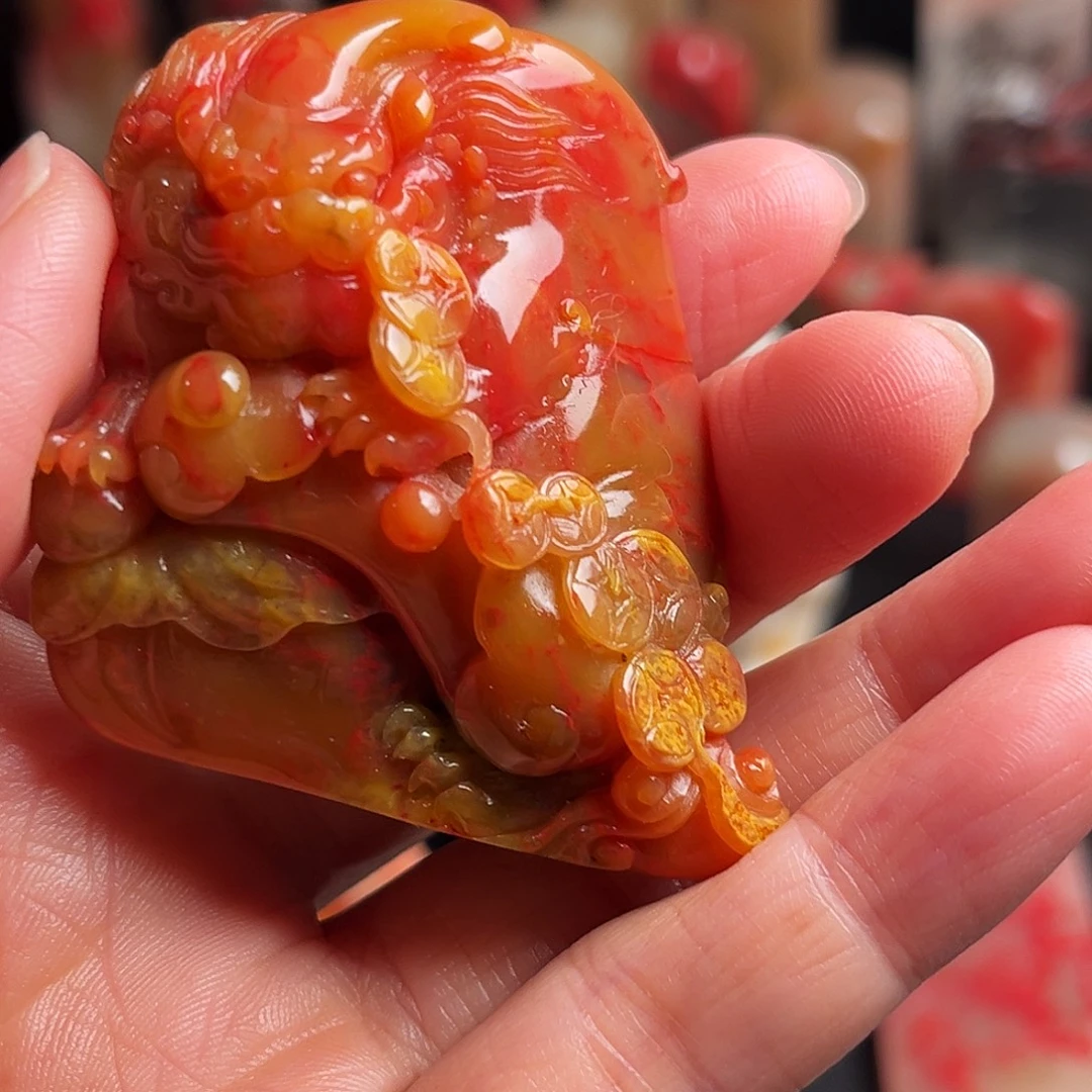 巴林石其他鸡血石手玩件