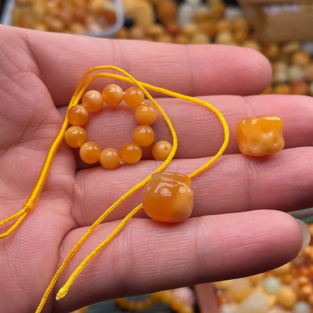 石英质玉（缅黄）颈饰未镶嵌禾*田