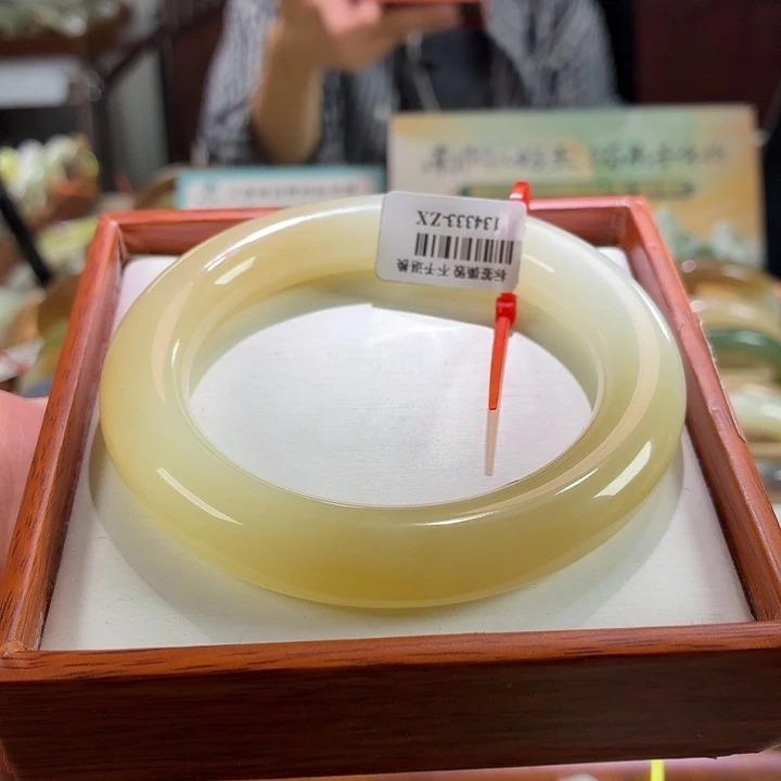 未镶嵌手镯和田玉33。61