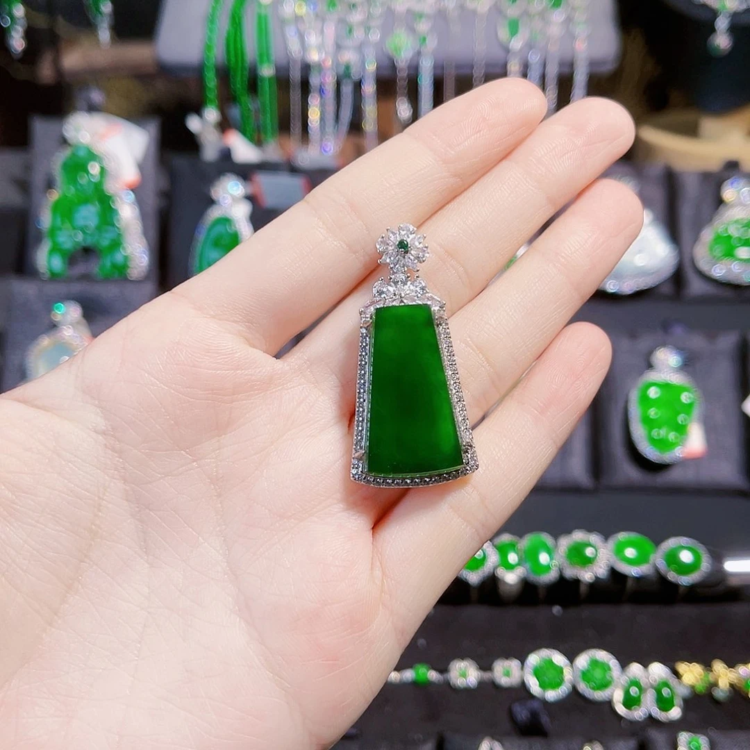 翡翠颈饰银S925镶嵌语****才无事牌