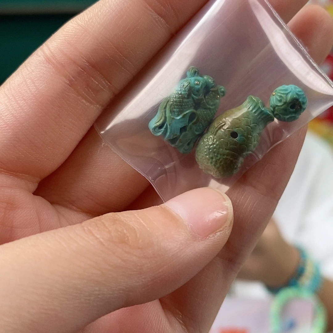 绿松石未镶嵌珠宝奇石