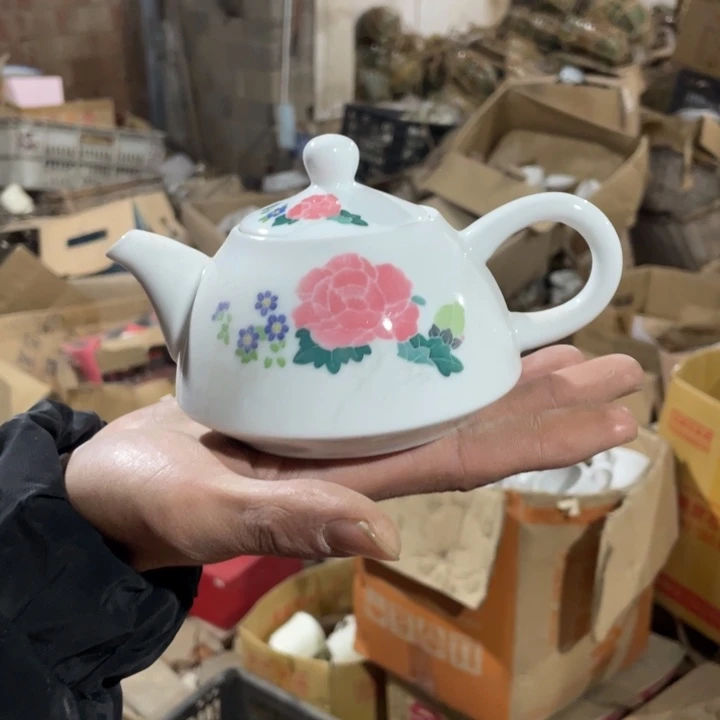 摆件陶瓷盘子碗砂锅都有