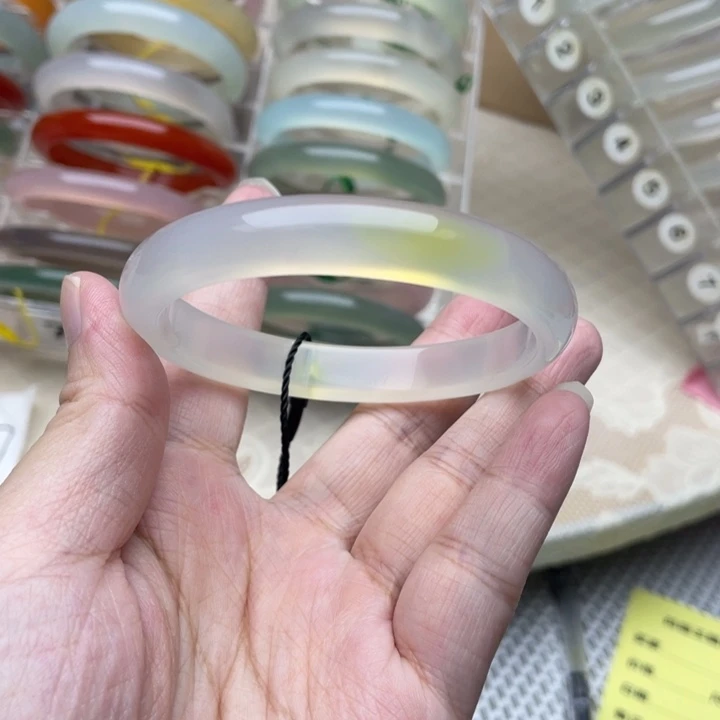 玛瑙/玉髓未镶嵌手镯57圈口