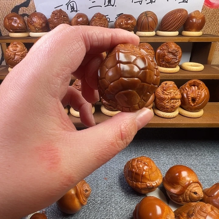 一***下橄榄核吊坠手把件一个