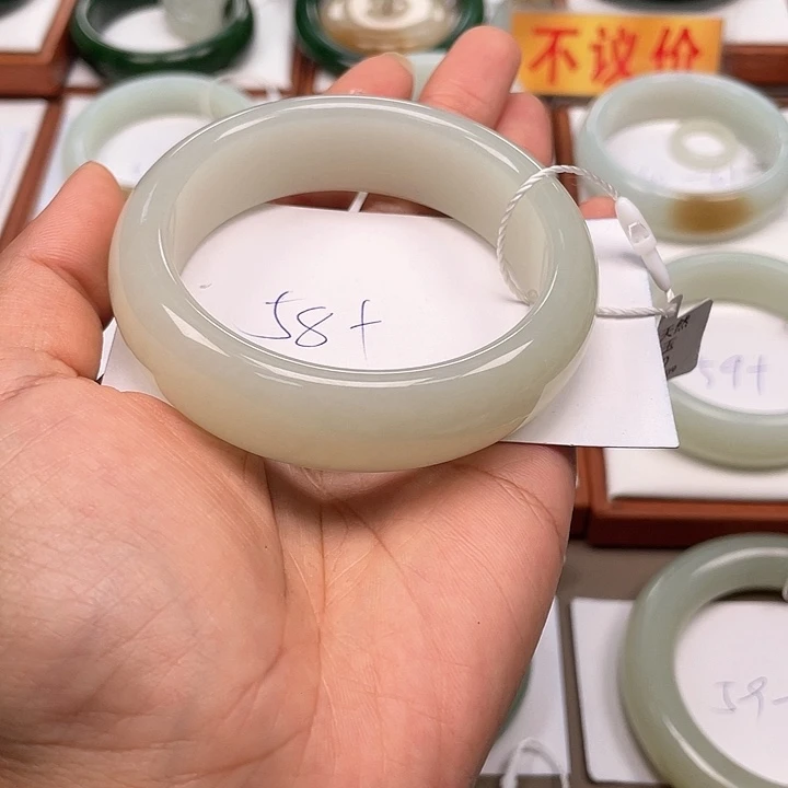 未镶嵌手镯和田玉