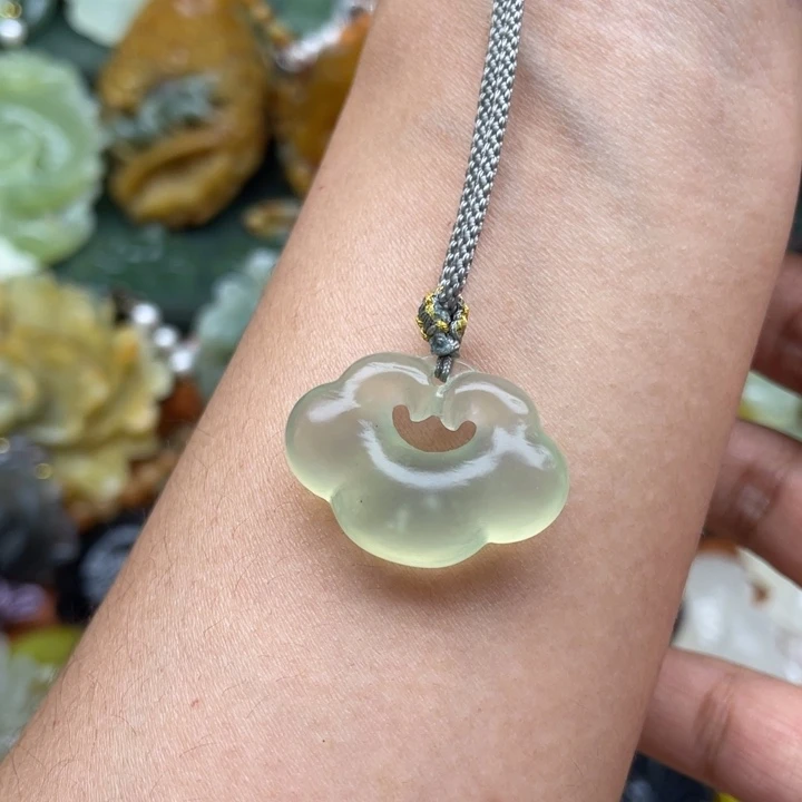 蛇纹石玉未镶嵌吊坠