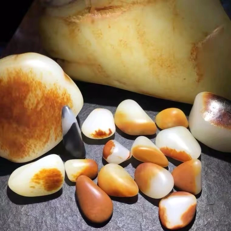 新疆和田玉精美小籽原石手把件可观赏把玩