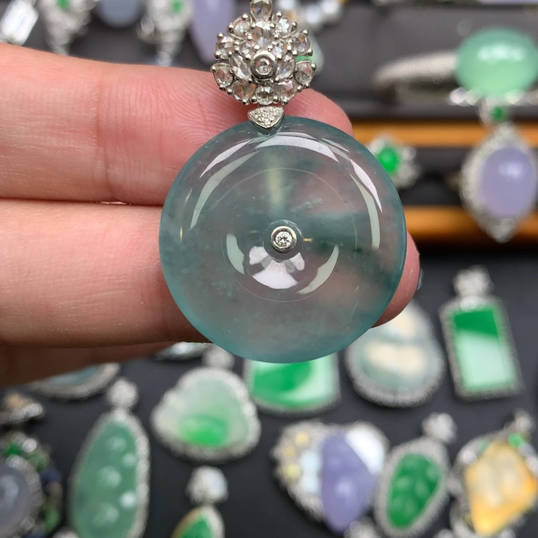 翡翠18K金镶嵌颈饰