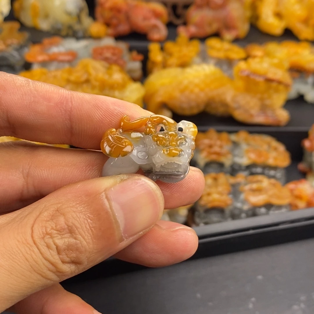 石英质玉（黄龙玉）未镶嵌颈饰