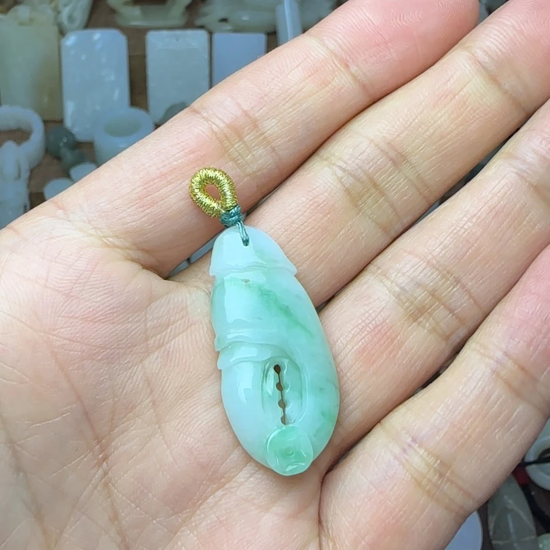 翡翠颈饰未镶嵌人***己钳子