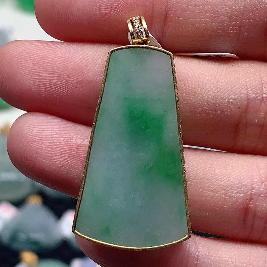 颈饰18K金镶嵌翡翠翡翠吊坠