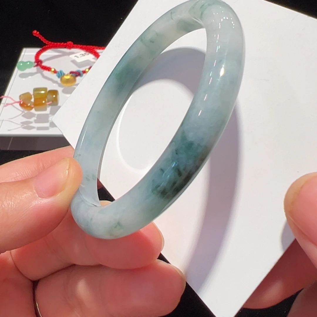 翡翠手镯未镶嵌手镯