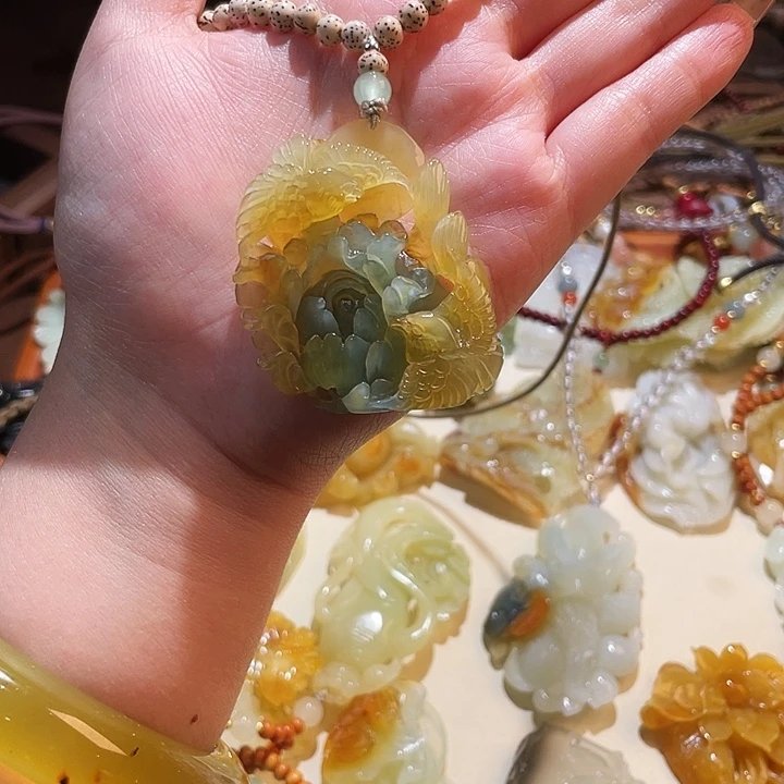 未镶嵌蛇纹石玉颈饰周*刚