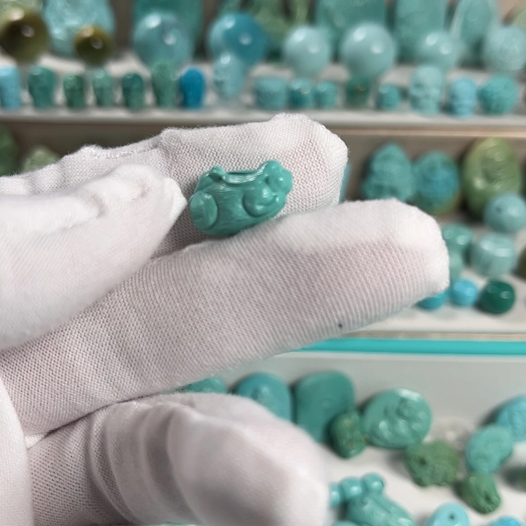 绿松石未镶嵌珠宝奇石