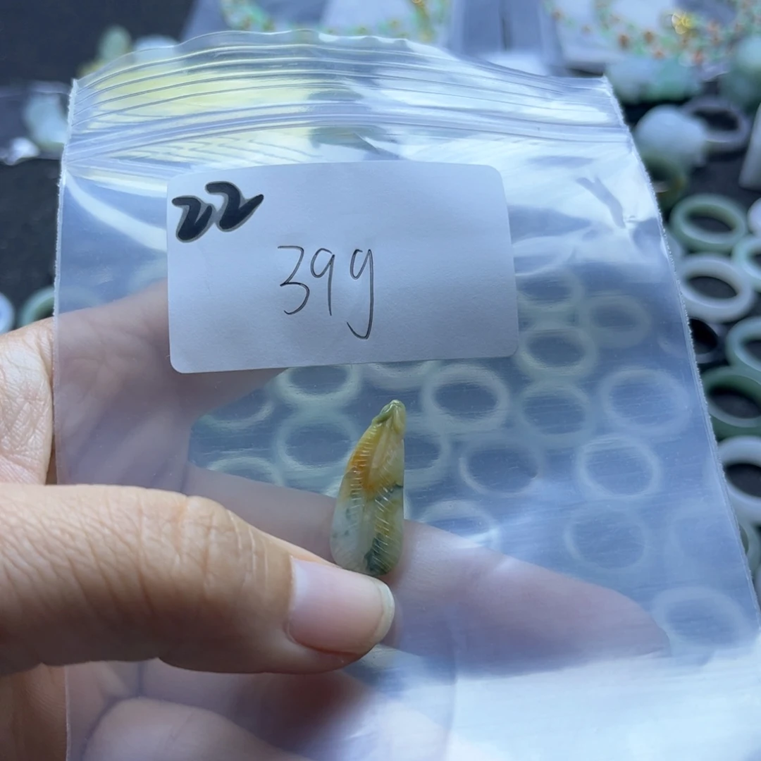 翡翠未镶嵌颈饰不退