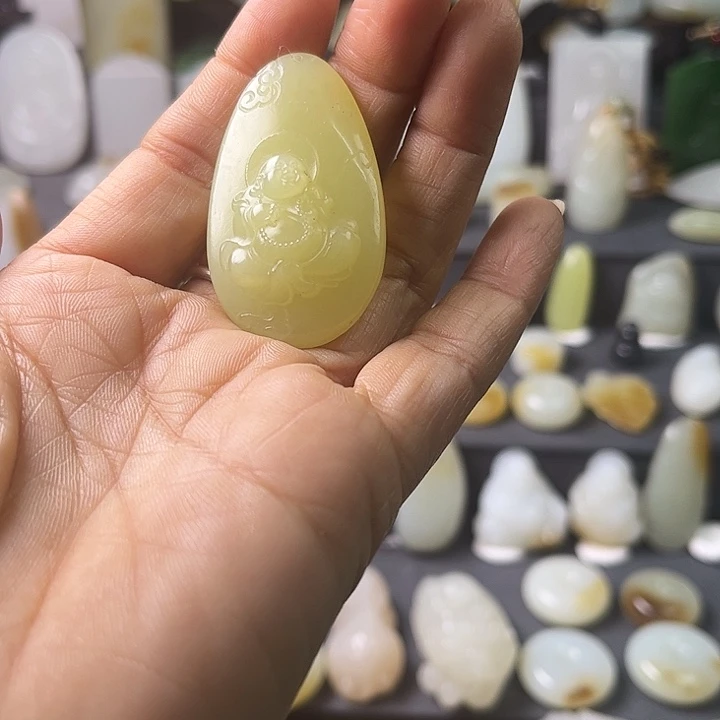 和田玉（黄玉）未镶嵌颈饰