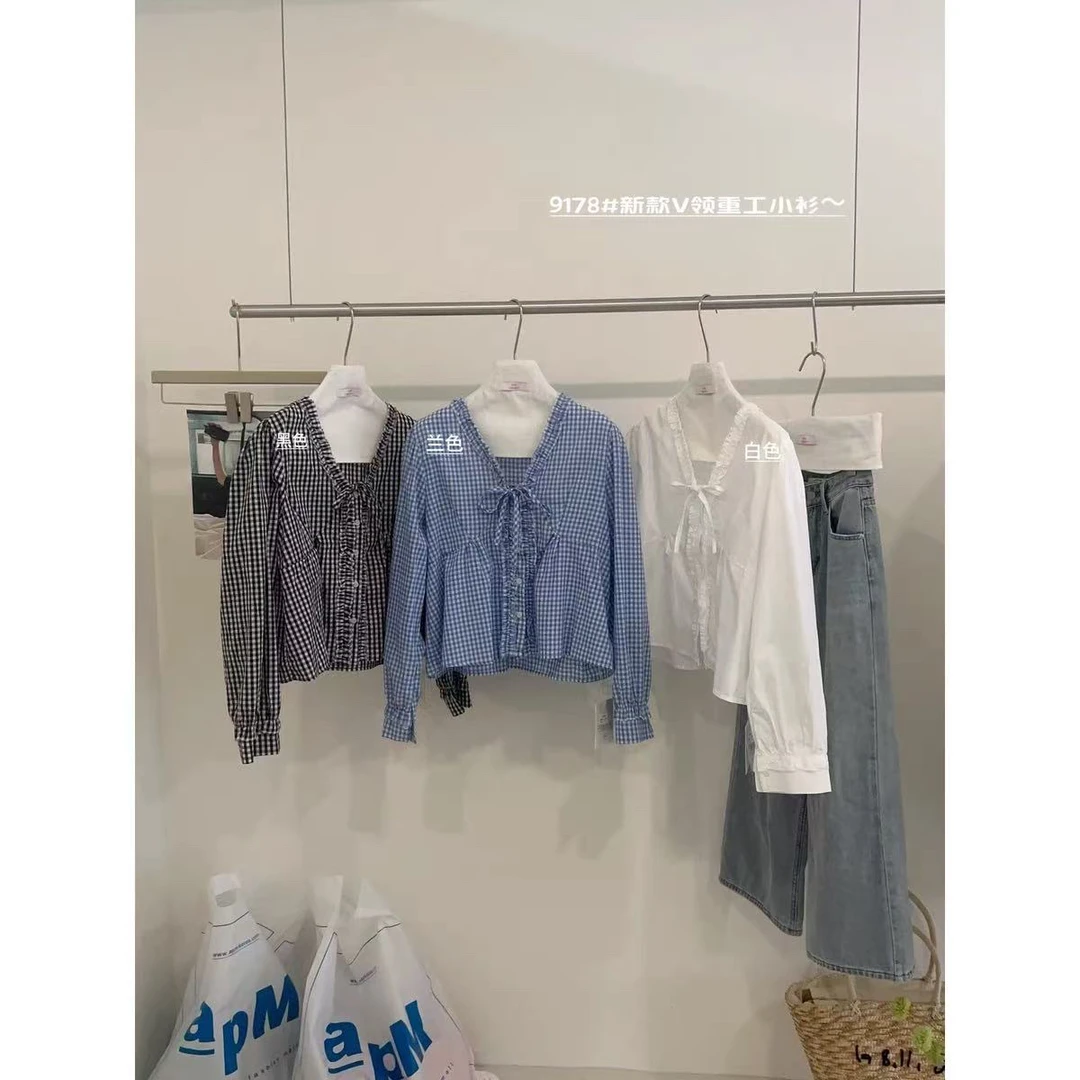 2025年春装新款法式复古温柔甜美V领系带单排扣长袖衬衫女