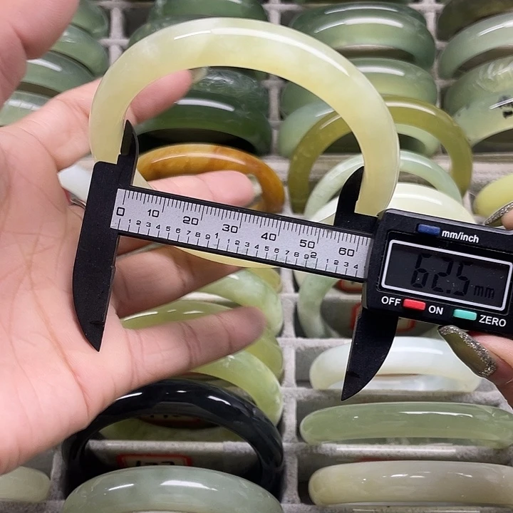 蛇纹石玉未镶嵌手镯197