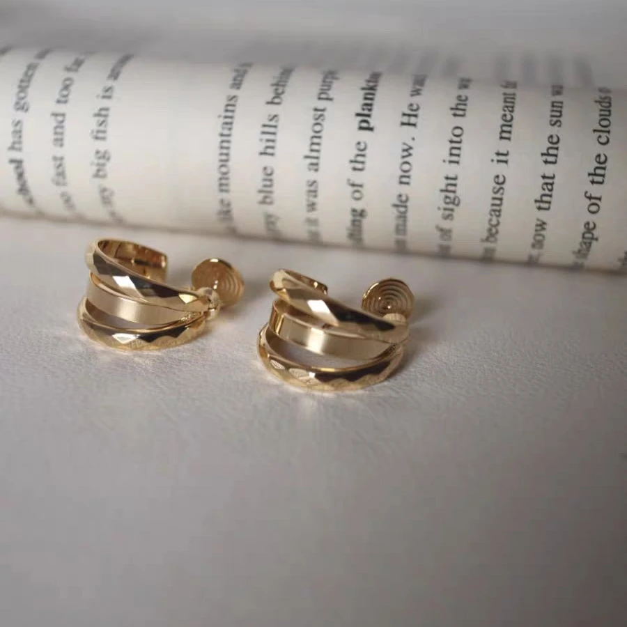 铜合金耳饰 三股素圈耳环无耳洞蚊香盘耳夹金色清冷感简约气质