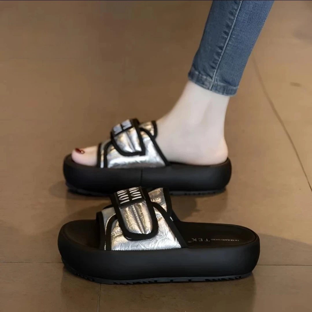 英伦风凉拖鞋女夏外穿2025新款配裙子厚底沙滩凉鞋网红超火一字拖