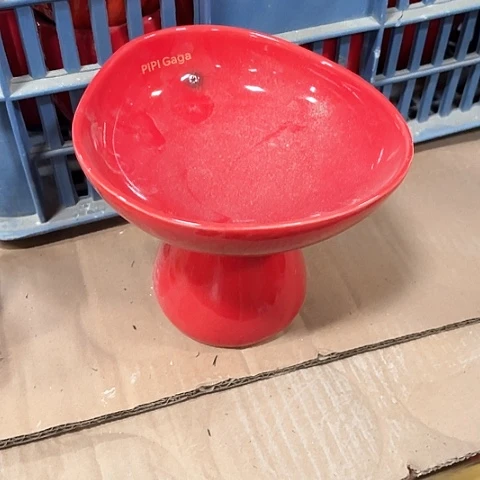 微瑕，不能明火，口径14厘米，高度12红色有瑕疵