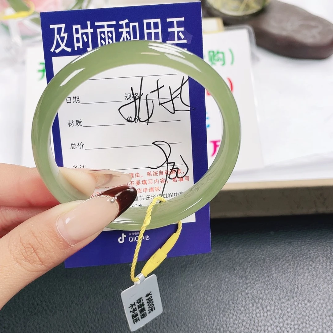 和田玉未镶嵌手镯