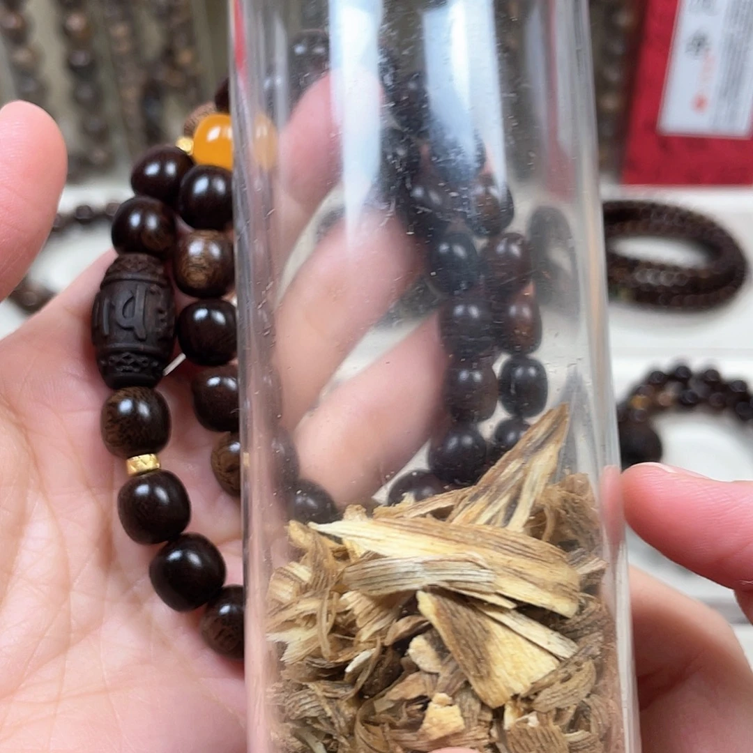 冯****沉香沉香碎屑+越南芽庄白奇楠留疤料1.0