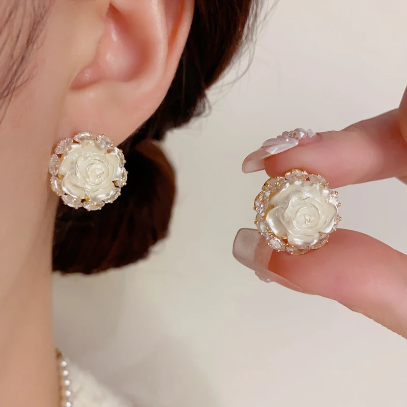 铜合金锆石耳饰  s925银针锆石烤漆山茶花耳钉高级感大气百搭耳环