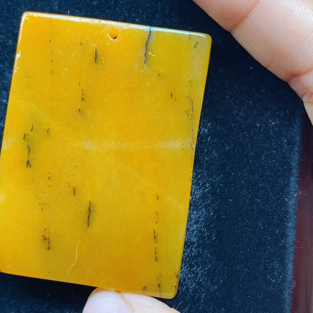 石英质玉（黄龙玉）未镶嵌颈饰